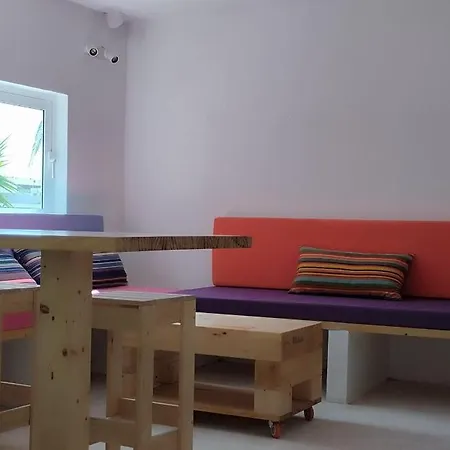 Chic And Basic In Apartamento Tahiche