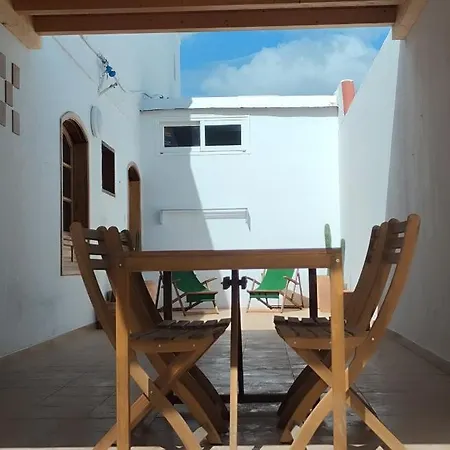 Chic And Basic In Apartamento